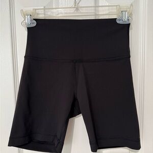 lululemon Wunder Train Shorts 6”